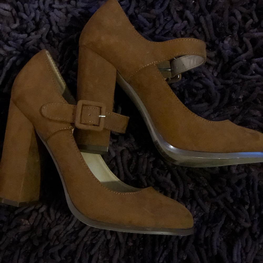 Suede Pumps